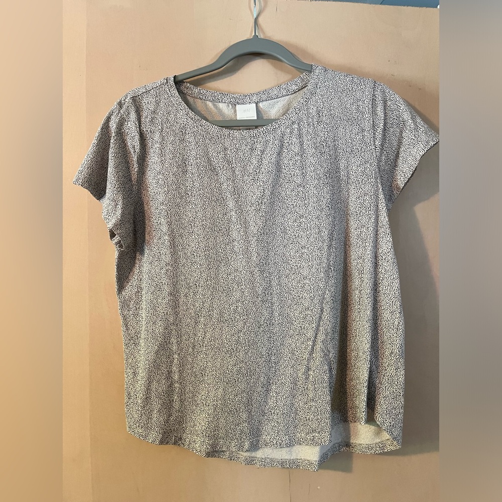 BUSINESS CASUAL BLACK AND WHITE SHORT-SLEEVE TOP